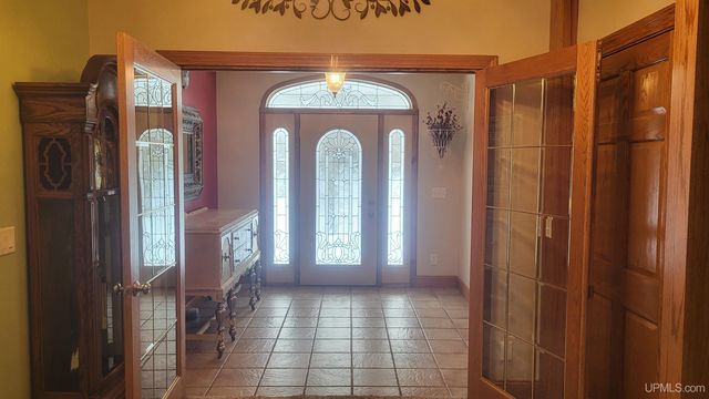 W8310 Meyer Lane, Crivitz V-wi, WI 54114