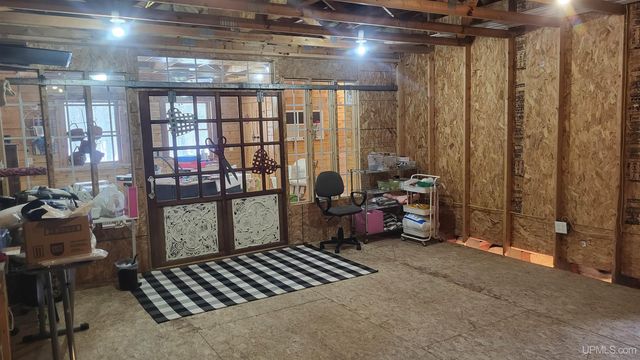 W8310 Meyer Lane, Crivitz V-wi, WI 54114