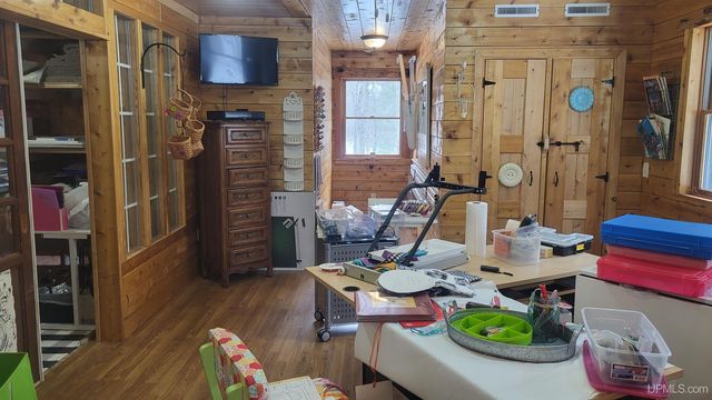 W8310 Meyer Lane, Crivitz V-wi, WI 54114