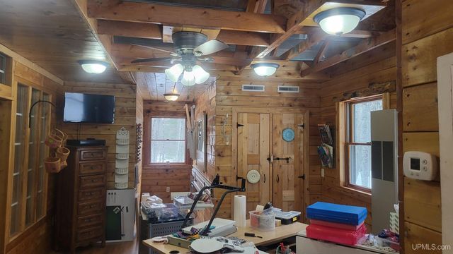 W8310 Meyer Lane, Crivitz V-wi, WI 54114