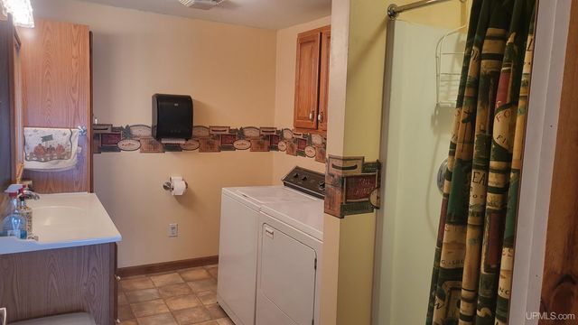 W8310 Meyer Lane, Crivitz V-wi, WI 54114