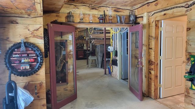 W8310 Meyer Lane, Crivitz V-wi, WI 54114