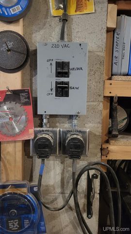 W8310 Meyer Lane, Crivitz V-wi, WI 54114