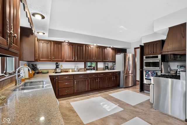 7255 Tuliptree Trail, Indianapolis, IN 46256