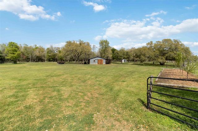 275 Saegert RD, Paige, TX 78659