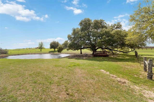 275 Saegert RD, Paige, TX 78659