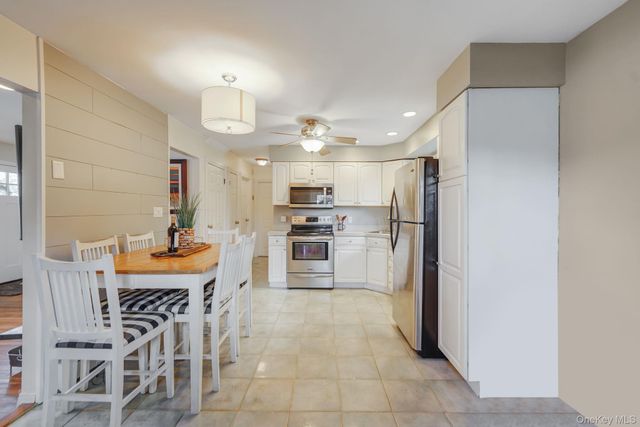 21 Adams Street N, Farmingdale, NY 11735