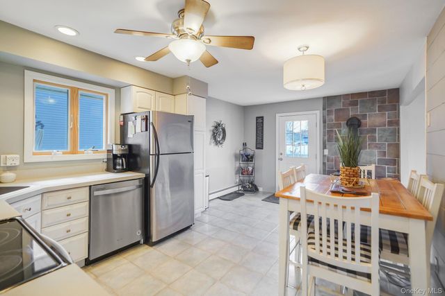 21 Adams Street N, Farmingdale, NY 11735