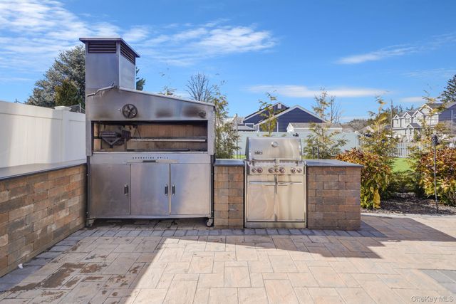 21 Adams Street N, Farmingdale, NY 11735