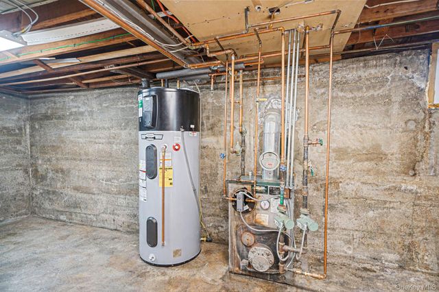 21 Adams Street N, Farmingdale, NY 11735