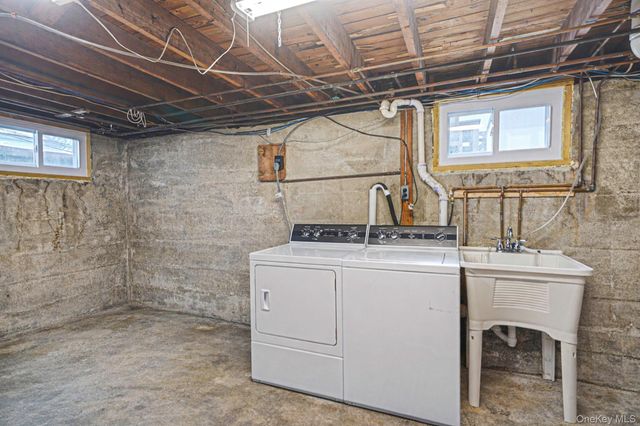 21 Adams Street N, Farmingdale, NY 11735