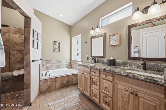 2749 S Greenside Place, Green Valley, AZ 85614