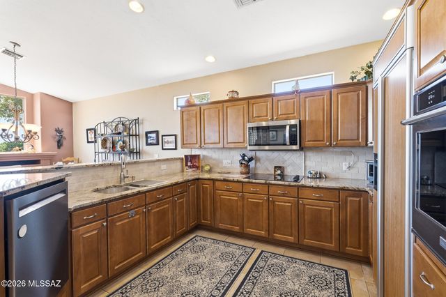 2749 S Greenside Place, Green Valley, AZ 85614