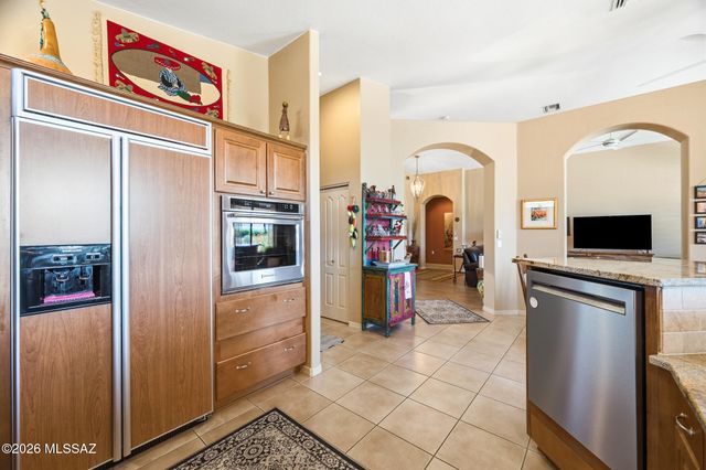 2749 S Greenside Place, Green Valley, AZ 85614