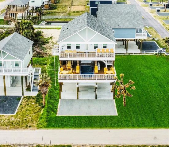 1018 Victoria Lane, Gilchrist, TX 77617
