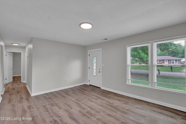 9508 Yellow Pine Ct, Louisville, KY 40229