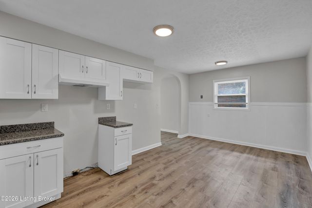 9508 Yellow Pine Ct, Louisville, KY 40229