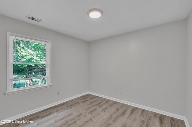 9508 Yellow Pine Ct, Louisville, KY 40229