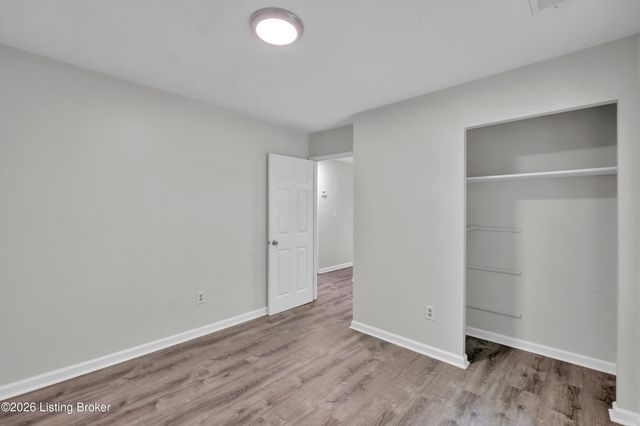 9508 Yellow Pine Ct, Louisville, KY 40229