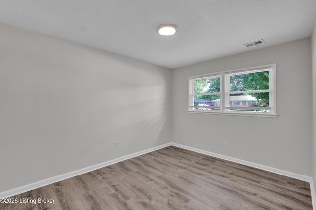 9508 Yellow Pine Ct, Louisville, KY 40229