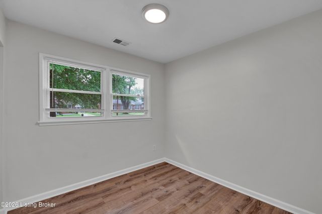 9508 Yellow Pine Ct, Louisville, KY 40229