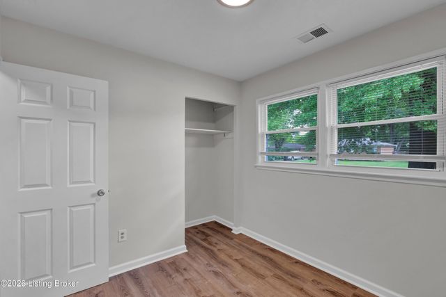 9508 Yellow Pine Ct, Louisville, KY 40229