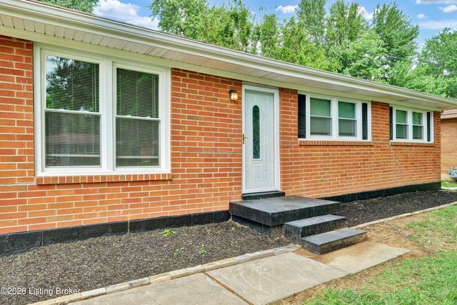 9508 Yellow Pine Ct, Louisville, KY 40229