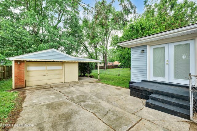 9508 Yellow Pine Ct, Louisville, KY 40229