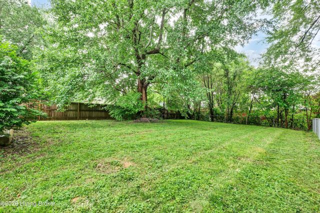 9508 Yellow Pine Ct, Louisville, KY 40229