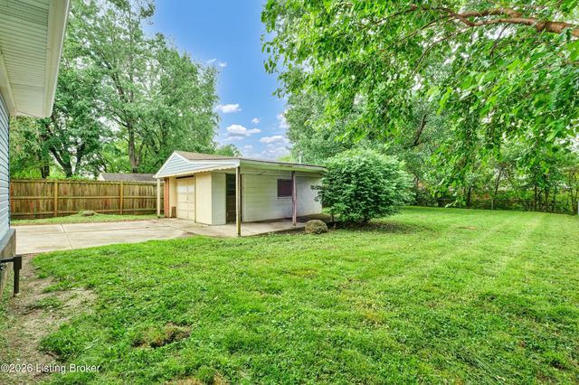 9508 Yellow Pine Ct, Louisville, KY 40229