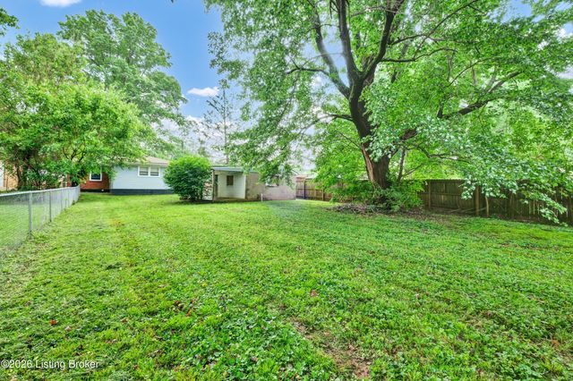 9508 Yellow Pine Ct, Louisville, KY 40229