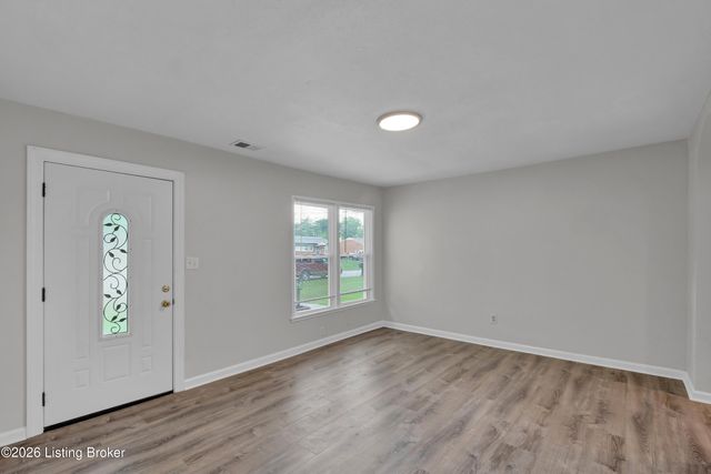 9508 Yellow Pine Ct, Louisville, KY 40229