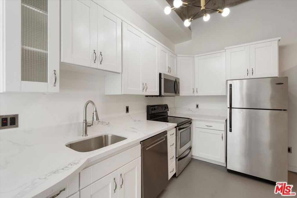 Image 10 of property listing at 312 W 5th Street 917, Los Angeles, CA 90013