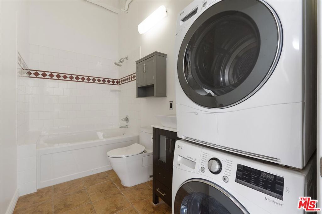 Image 15 of property listing at 312 W 5th Street 917, Los Angeles, CA 90013