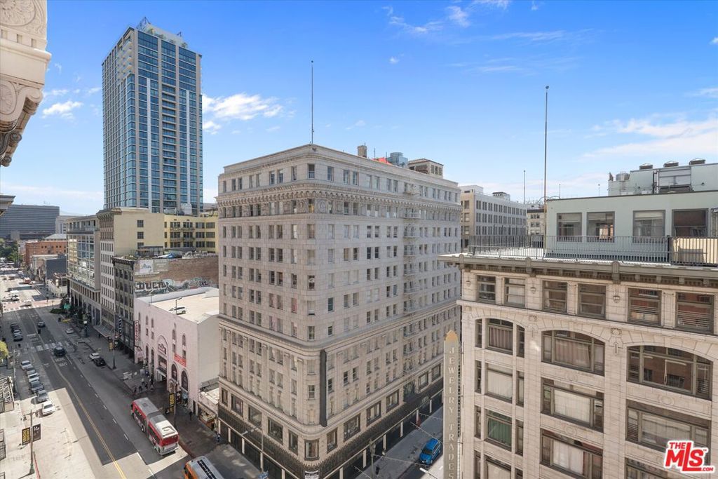 Image 18 of property listing at 312 W 5th Street 917, Los Angeles, CA 90013