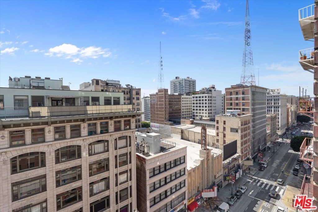 Image 19 of property listing at 312 W 5th Street 917, Los Angeles, CA 90013