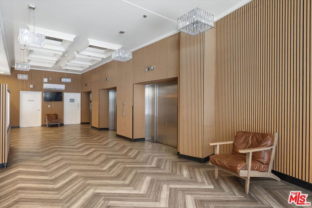 Image 22 of property listing at 312 W 5th Street 917, Los Angeles, CA 90013