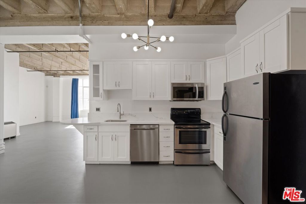 Image 8 of property listing at 312 W 5th Street 917, Los Angeles, CA 90013