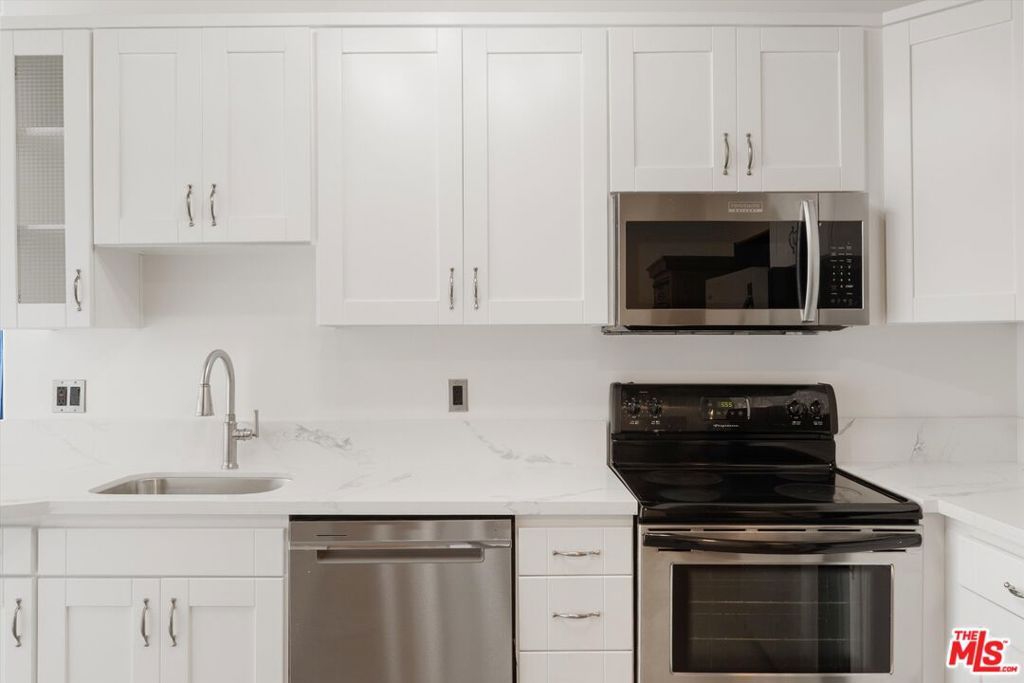 Image 9 of property listing at 312 W 5th Street 917, Los Angeles, CA 90013