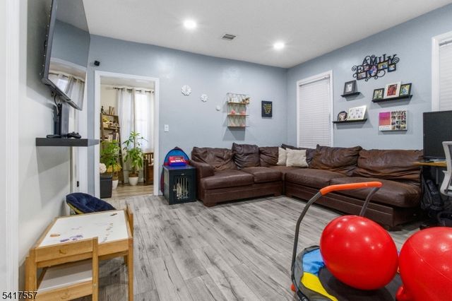 103 Rutherford Pl, North Arlington Boro, NJ 07031