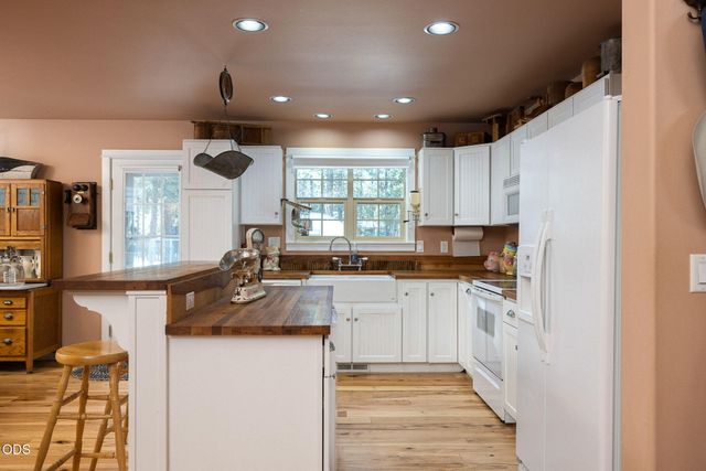 51889 Pine Loop Drive, La Pine, OR 97739