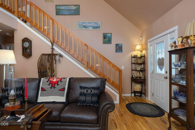 51889 Pine Loop Drive, La Pine, OR 97739