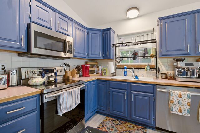 6943 E Perryton St, Bel Aire, KS 67226