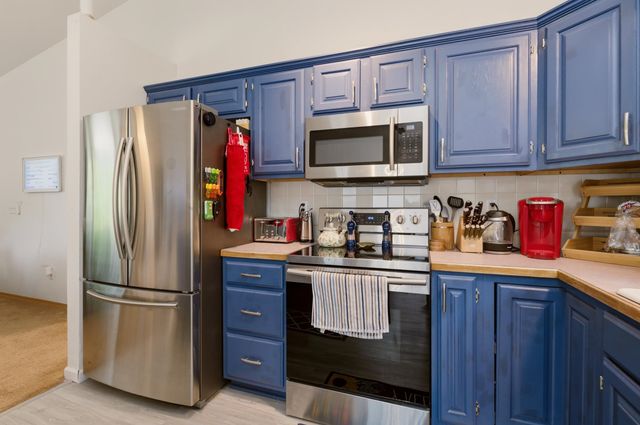 6943 E Perryton St, Bel Aire, KS 67226