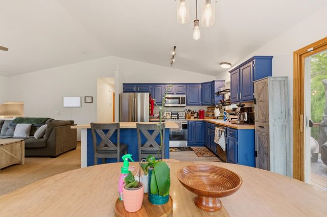 6943 E Perryton St, Bel Aire, KS 67226