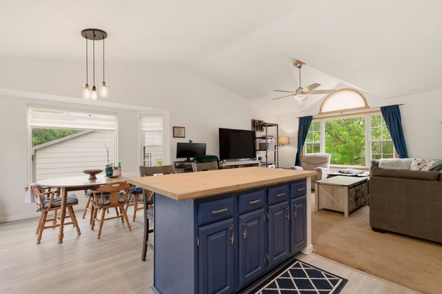 6943 E Perryton St, Bel Aire, KS 67226