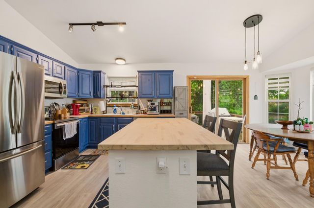 6943 E Perryton St, Bel Aire, KS 67226
