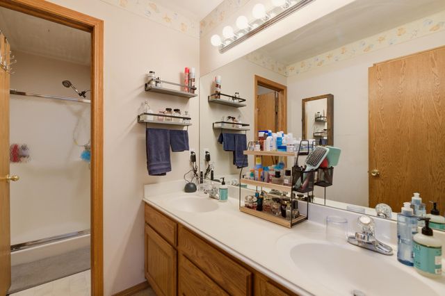 6943 E Perryton St, Bel Aire, KS 67226