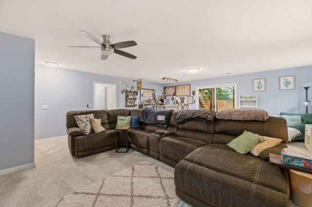 6943 E Perryton St, Bel Aire, KS 67226