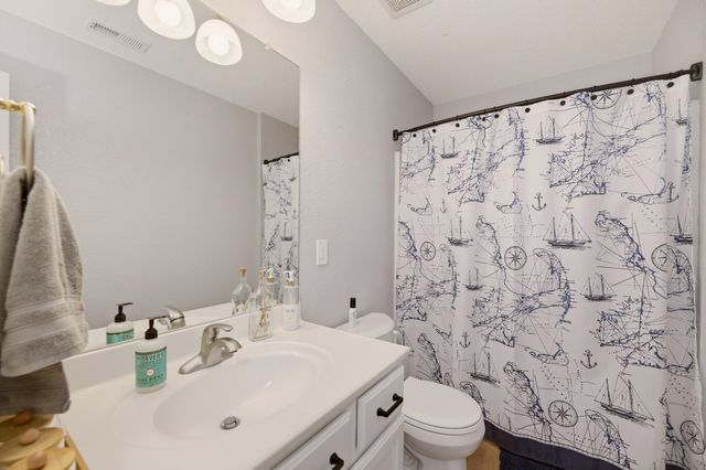 6943 E Perryton St, Bel Aire, KS 67226